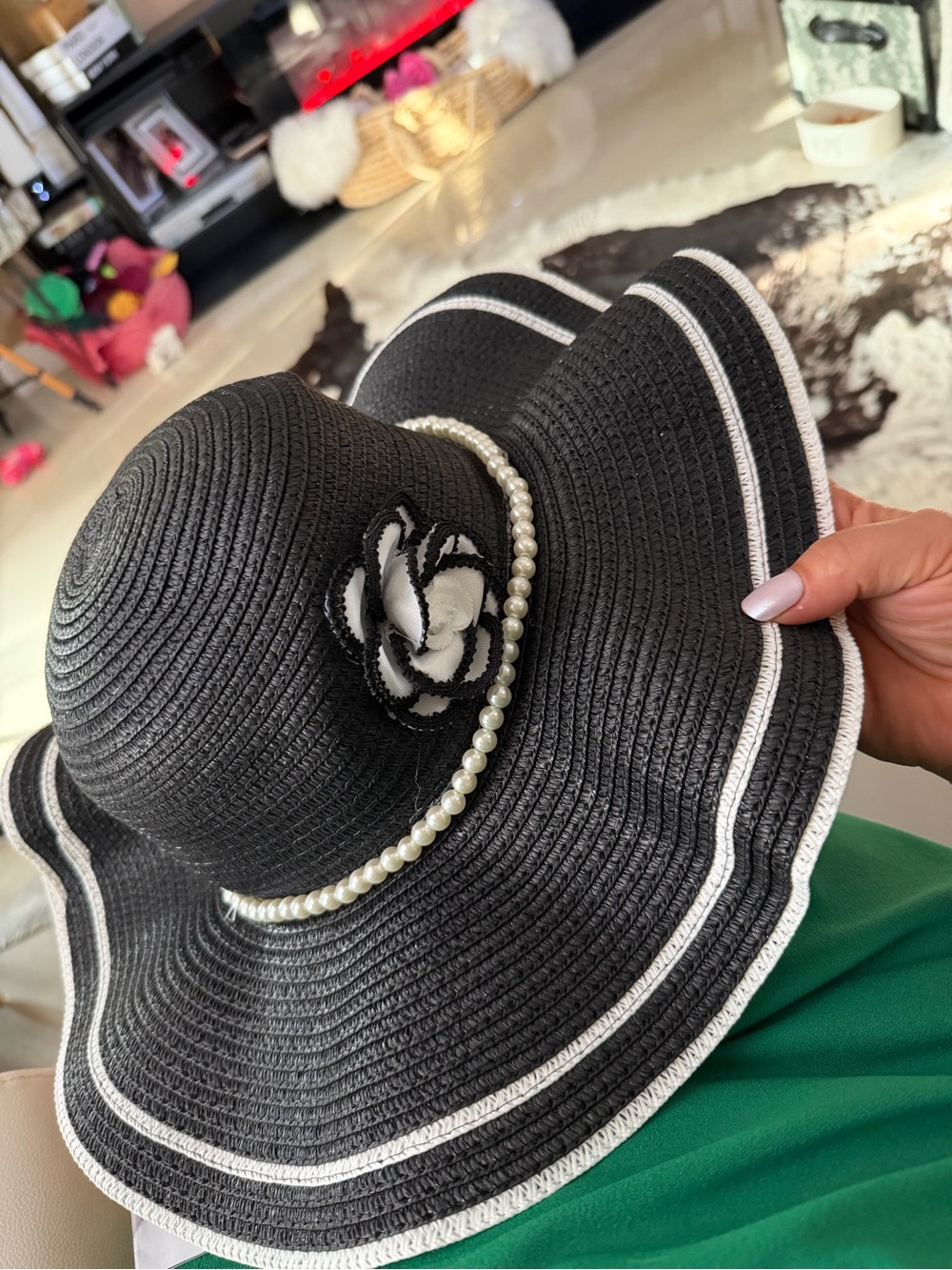 Elegant Black Wide-Brim Pearl Trim Sun Hat with Floral Accent - Picture 5 of 7
